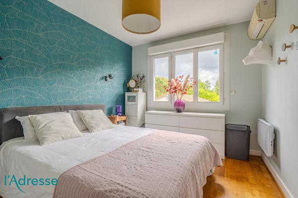 GRADIGNAN - Secteur recherché - Maison aux beaux volumes sur parcelle de plus de 2 000 m²²