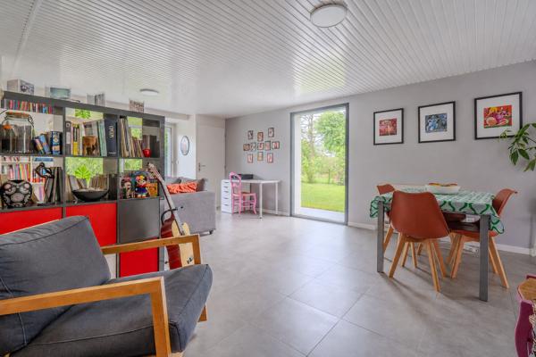 GRADIGNAN - Secteur recherché - Maison aux beaux volumes sur parcelle de plus de 2 000 m²²