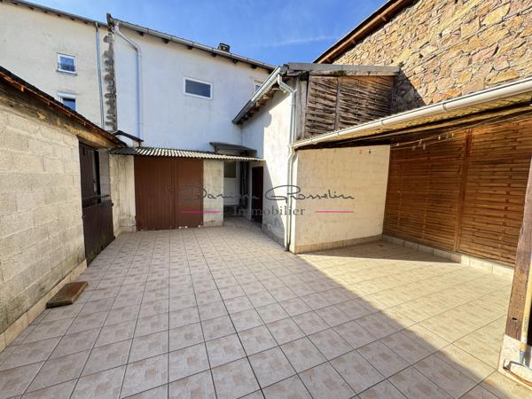 Immeuble comprenant local commercial