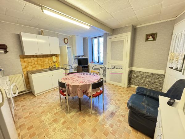 Immeuble comprenant local commercial