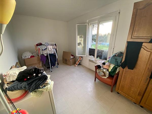 Appartement d'environ 85 m2 (au 2ième étage d'un petit lotissement) situé à Saint Mammes disposant de 3 chambres