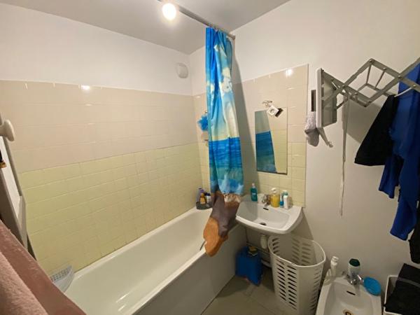 Appartement d'environ 85 m2 (au 2ième étage d'un petit lotissement) situé à Saint Mammes disposant de 3 chambres