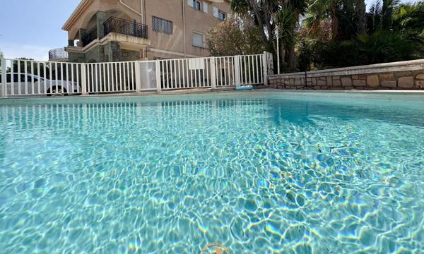 Fréjus (83370) exclusivité, Appartement 2 pièces rénové et meublé avec terrasse et piscine et parking privé – Saint-Aygulf