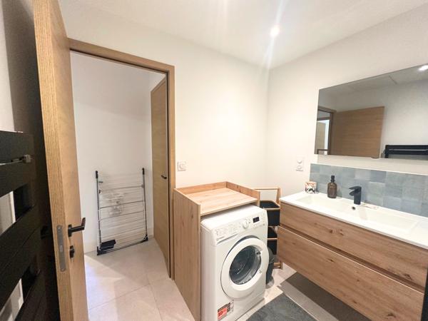 Fréjus (83370) exclusivité, Appartement 2 pièces rénové et meublé avec terrasse et piscine et parking privé – Saint-Aygulf