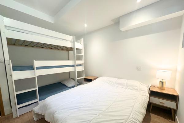 Fréjus (83370) exclusivité, Appartement 2 pièces rénové et meublé avec terrasse et piscine et parking privé – Saint-Aygulf