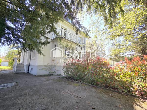 Maison bourgeoise début 20ème, 6 ares de terrain arboré.