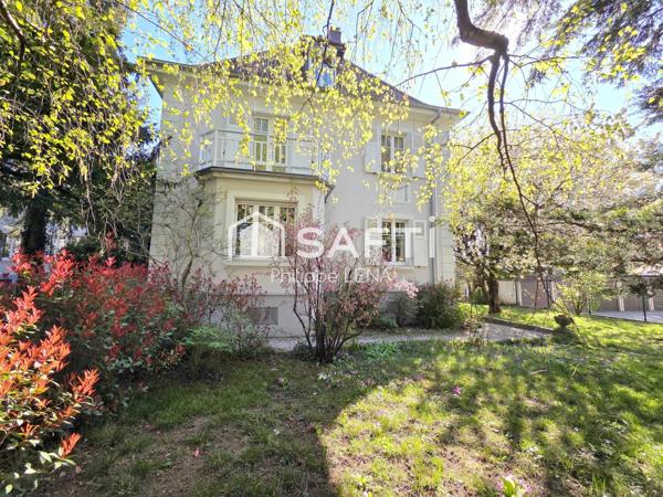 Maison bourgeoise début 20ème, 6 ares de terrain arboré.