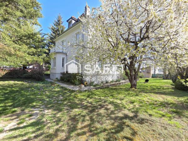 Maison bourgeoise début 20ème, 6 ares de terrain arboré.