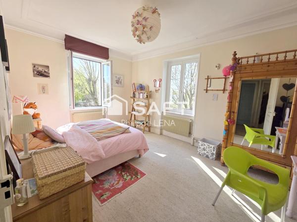 Maison bourgeoise début 20ème, 6 ares de terrain arboré.