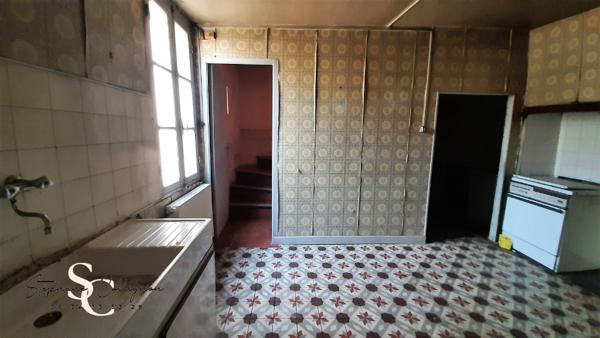 Maison de ville à rénover sur 4 étages - superficie 156 m²