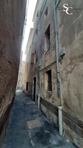 Maison de ville à rénover sur 4 étages - superficie 156 m²