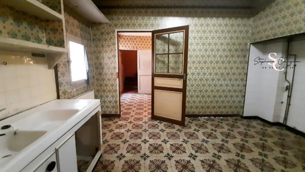 Maison de ville à rénover sur 4 étages - superficie 156 m²