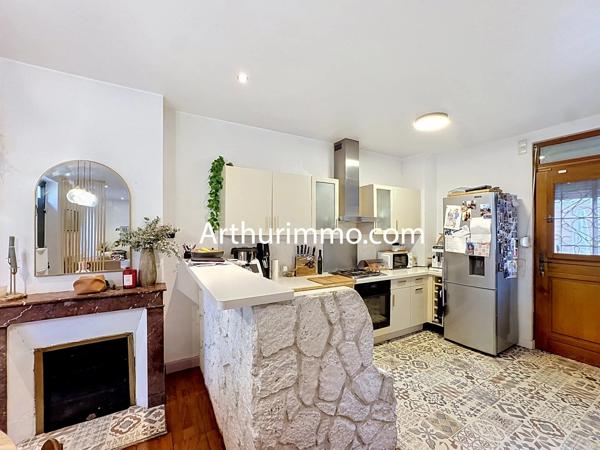 Vente                                                      Maison
                        
                     4 pièces                      74 m2                     à Choisy-le-Roi