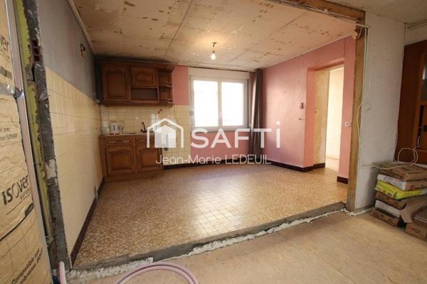 Maison de village à rénover, trois pièces, grenier aménageable.