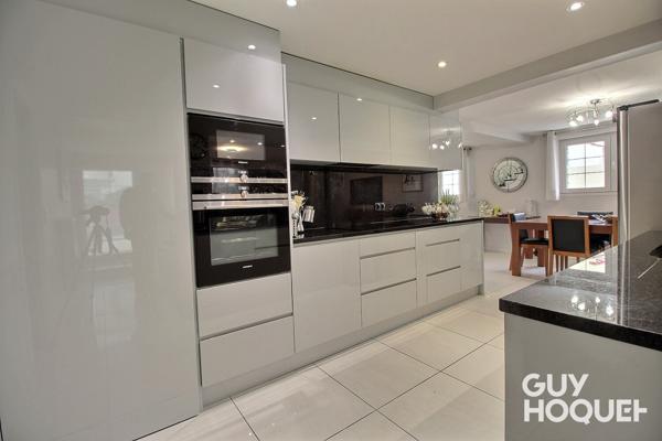 Port-Aviation - Superbe duplex de 121 m² avec terrasse, jardin privatif et parking