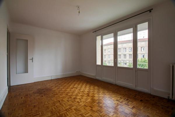Location                                                      Appartement
                        
                     3 pièces                      64 m2                     à Saint-Chamond
