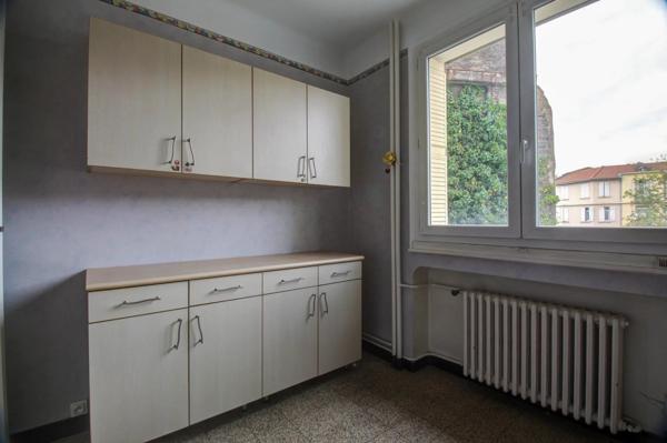Location                                                      Appartement
                        
                     3 pièces                      64 m2                     à Saint-Chamond