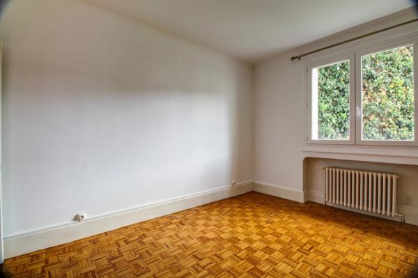 Location                                                      Appartement
                        
                     3 pièces                      64 m2                     à Saint-Chamond