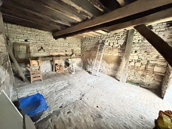 Authentique Corps de Ferme en Pierre avec Gros Potentiel – Ancy-le-Franc