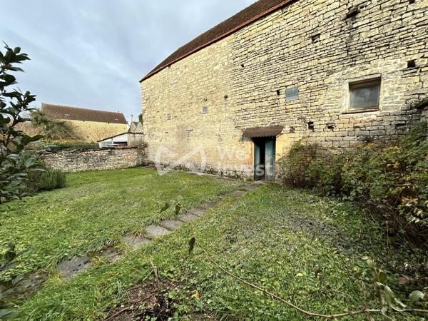 Authentique Corps de Ferme en Pierre avec Gros Potentiel – Ancy-le-Franc