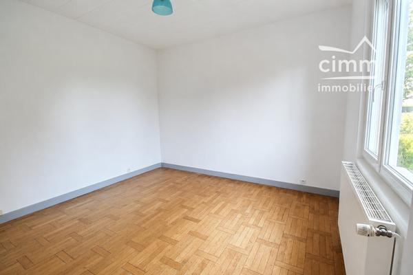 Située sur la commune de Saint-Siméon-de-Bressieux, à proximité des commodités et des axes principaux.
