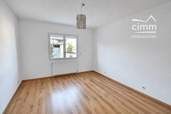 Située sur la commune de Saint-Siméon-de-Bressieux, à proximité des commodités et des axes principaux.