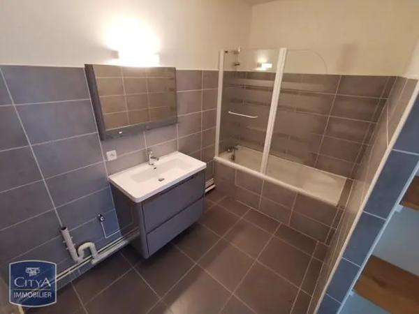Appartement à louer 2 pièces 80.01m² Tournes (08090)