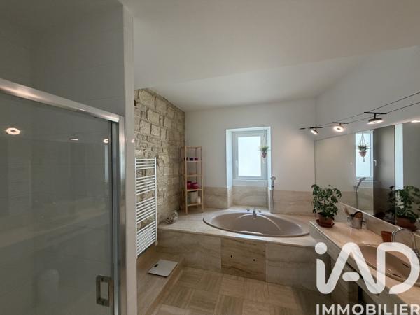 Maison à vendre 8 pièces 240 m² Saint-Amant-de-Boixe