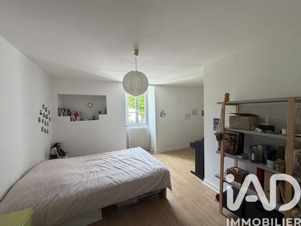 Maison à vendre 8 pièces 240 m² Saint-Amant-de-Boixe