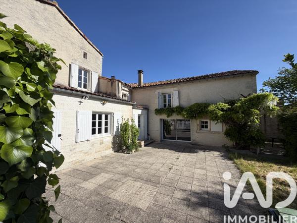 Maison à vendre 8 pièces 240 m² Saint-Amant-de-Boixe