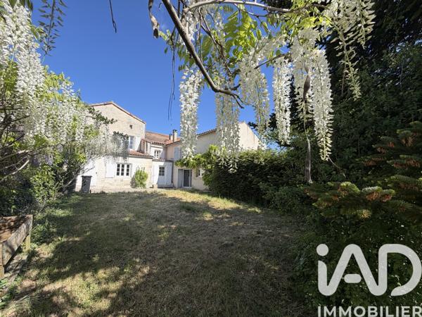 Maison à vendre 8 pièces 240 m² Saint-Amant-de-Boixe