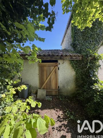 Maison à vendre 8 pièces 240 m² Saint-Amant-de-Boixe