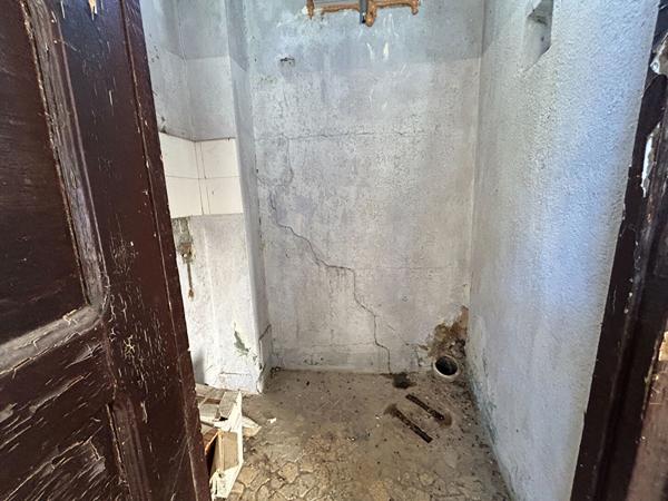 À vendre ? Appartement (avec terrasse) 93 m² à rénover à Vignale, maison de village