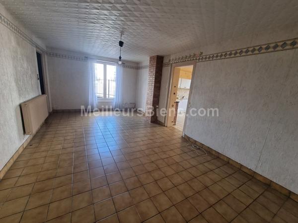 EN CENTRE VILLE, MAISON A RENOVER  AVEC TERRASSE ET COUR