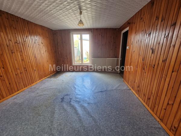 EN CENTRE VILLE, MAISON A RENOVER  AVEC TERRASSE ET COUR