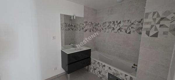 SAINT LAURENT DE MURE proche centre bourg - Type 4 neuf RT 2012 avec terrasse et jardin privatif S/O