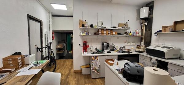 Location / Local Commercial à Riom (63200)