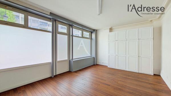 SURESNES limite centre ville PUTEAUX ; appartement souplex 3 pièces de 69 m²