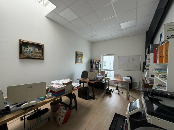 A VENDRE - BUREAU MODERNE DE 32 M² – IMMEUBLE TERTIAIRE RÉCENT