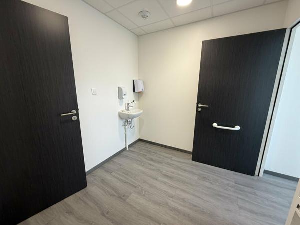 A VENDRE - BUREAU MODERNE DE 32 M² – IMMEUBLE TERTIAIRE RÉCENT