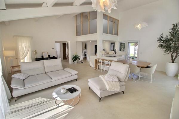 VILLA D'HARCHITECTE DE 181 M² ENTIÉREMENT RÉNOVÉE AVEC STUDIO ATTENANT