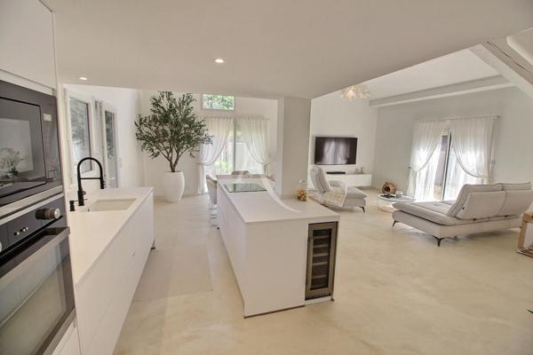 VILLA D'HARCHITECTE DE 181 M² ENTIÉREMENT RÉNOVÉE AVEC STUDIO ATTENANT