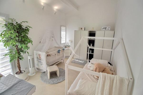 VILLA D'HARCHITECTE DE 181 M² ENTIÉREMENT RÉNOVÉE AVEC STUDIO ATTENANT