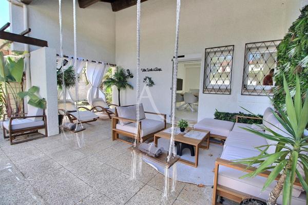 VILLA D'HARCHITECTE DE 181 M² ENTIÉREMENT RÉNOVÉE AVEC STUDIO ATTENANT