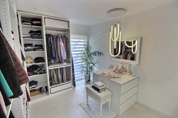 VILLA D'HARCHITECTE DE 181 M² ENTIÉREMENT RÉNOVÉE AVEC STUDIO ATTENANT