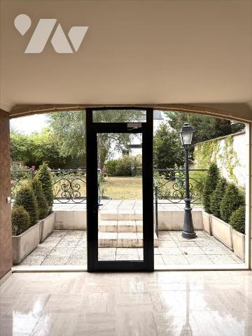 LA VARENNE SAINT-HILAIRE – STUDIO AVEC GRANDE TERRASSE SUR JARDIN – CALME ET LUMINEUX