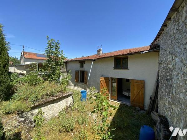 MAISON DE VILLAGE A RENOVER