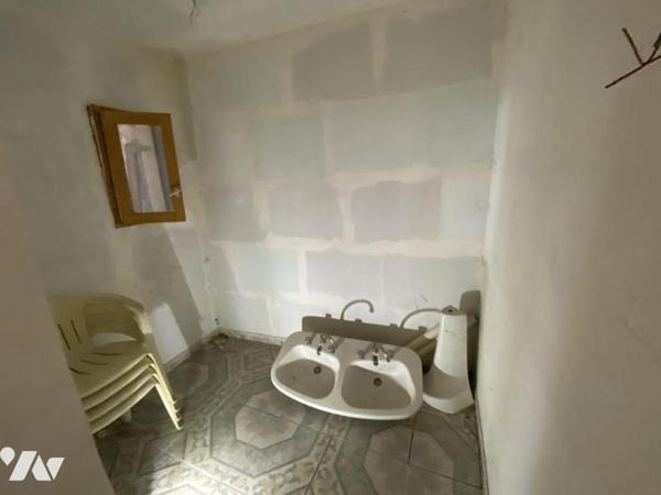 MAISON DE VILLAGE A RENOVER