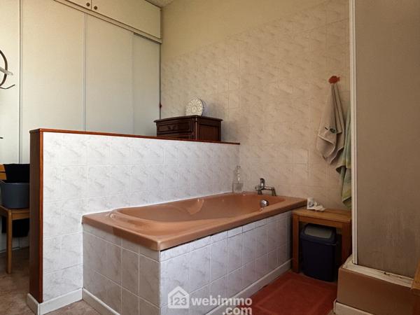 Maison de ville 136 m² à Saint-Benoît 86280