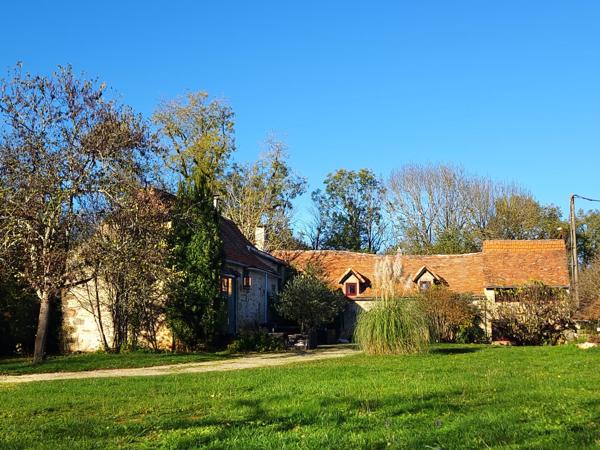 Maison et dépendances dans un hameau proche de Caylus Caylus